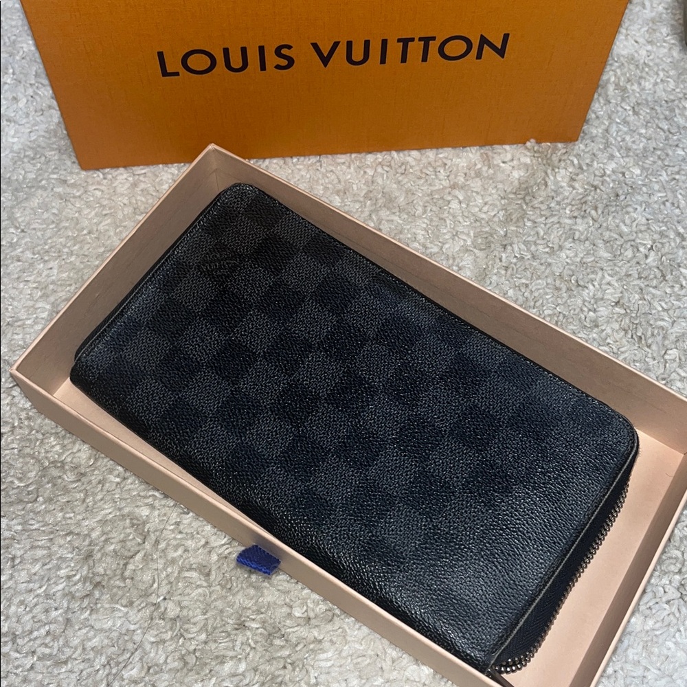 Louis Vuitton Graphite Damier organizer zip around